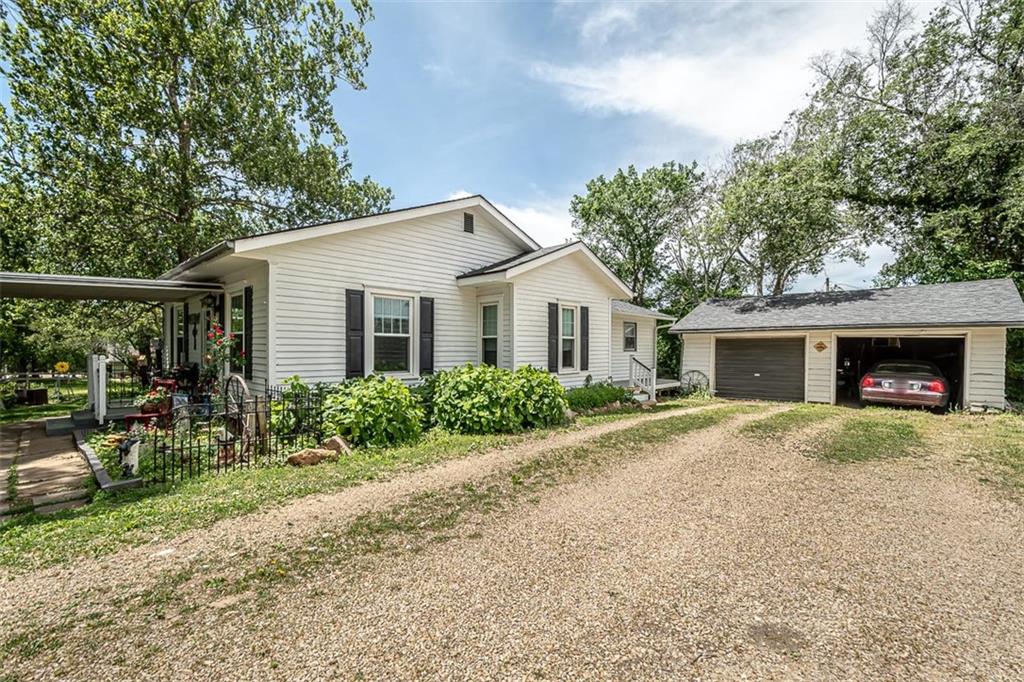 Homes for sale in Valley Falls, KS | 922 Frazier St, Valley Falls, KS 66088 | MLS# 2549982