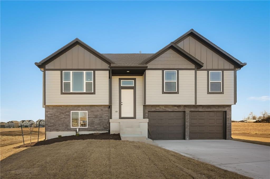 Homes for sale in Peculiar, MO | 11207 207th St, Peculiar, MO 64078 | MLS# 2551326