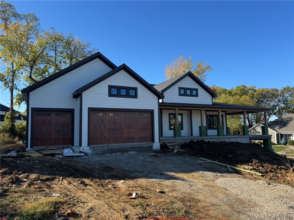 Homes for sale in Parkville, MO | 6130 S National Dr, Parkville, MO 64152 | MLS# 2562992