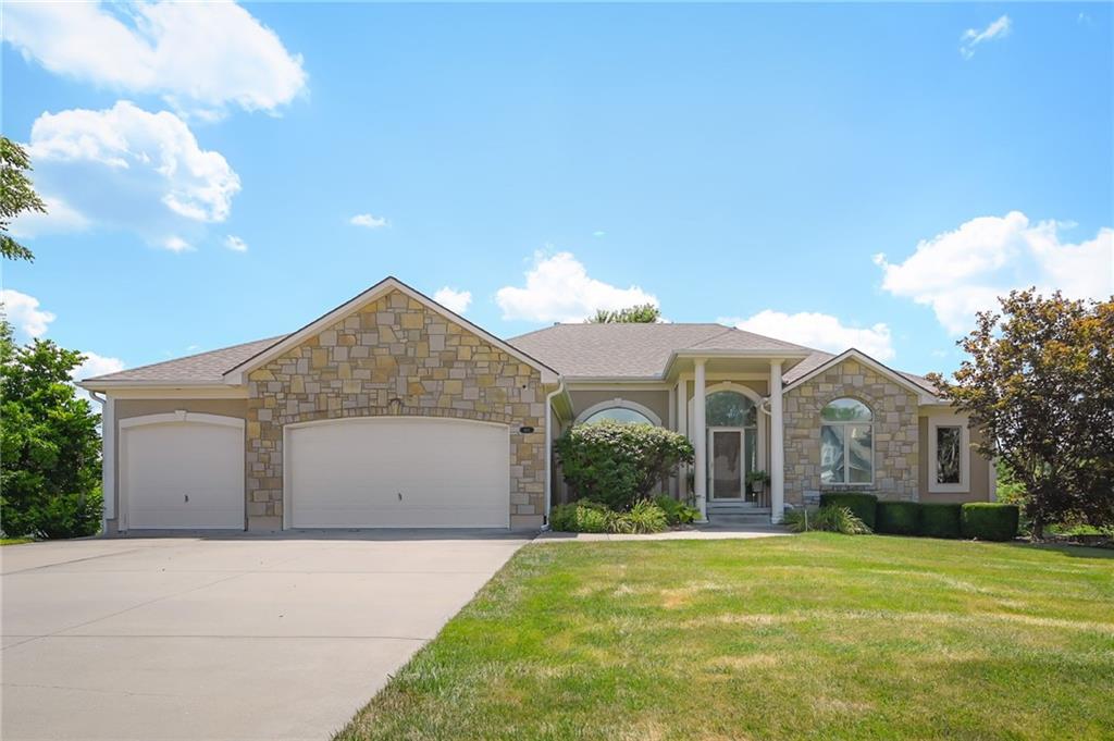 Homes for sale in Lee's Summit, MO | 604 Twin Brook Dr, Lee's Summit, MO 64086 | MLS# 2563732