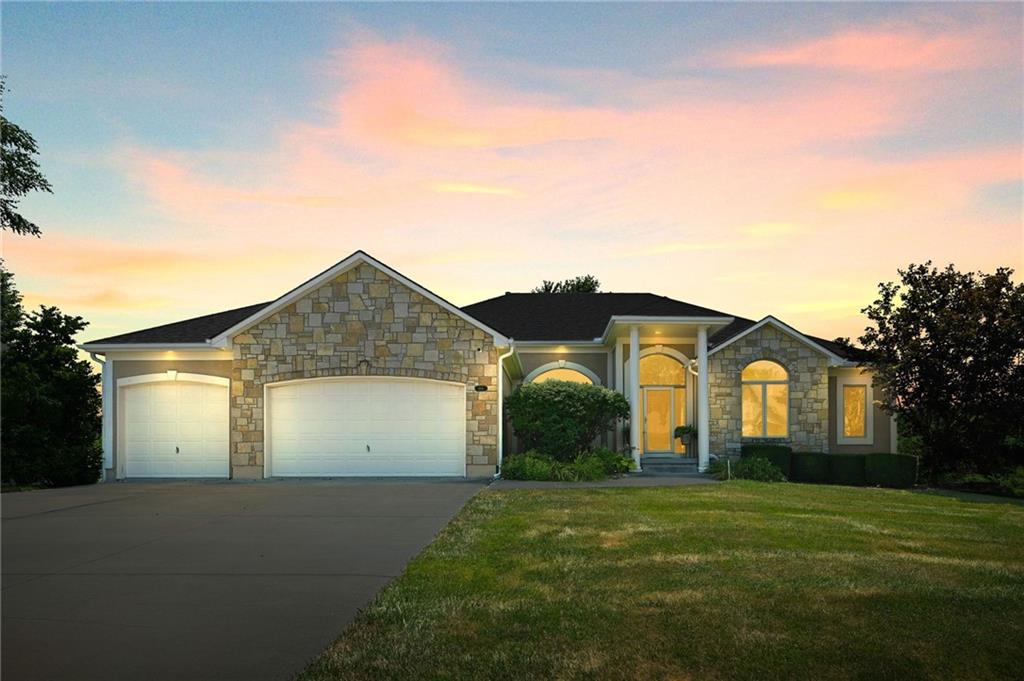 Homes for sale in Lee's Summit, MO | 604 Twin Brook Dr, Lee's Summit, MO 64086 | MLS# 2563732