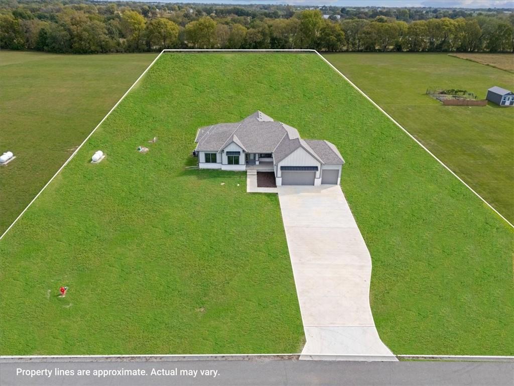 2nd image of 13511 Woodland Ranch Dr, Lee's Summit, MO 64086 | MLS# 2564883
