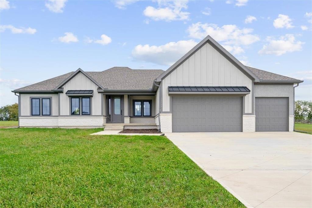 3rd image of 13511 Woodland Ranch Dr, Lee's Summit, MO 64086 | MLS# 2564883