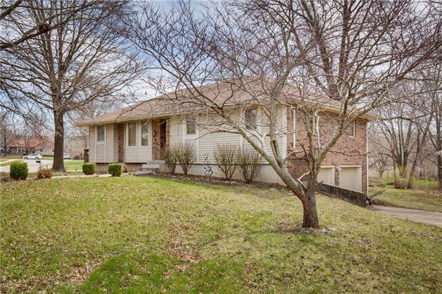 Homes for sale in Lees Summit, MO | 405 Ne Grant Ct, Lees Summit, MO 64064 | MLS# 2565355