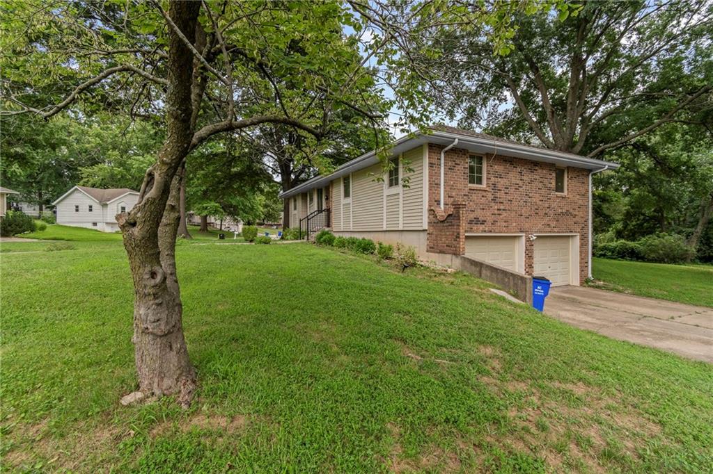 Homes for sale in Lees Summit, MO | 405 Ne Grant Ct, Lees Summit, MO 64064 | MLS# 2565355