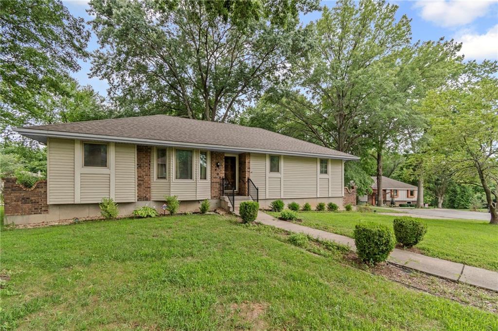 Homes for sale in Lees Summit, MO | 405 Ne Grant Ct, Lees Summit, MO 64064 | MLS# 2565355