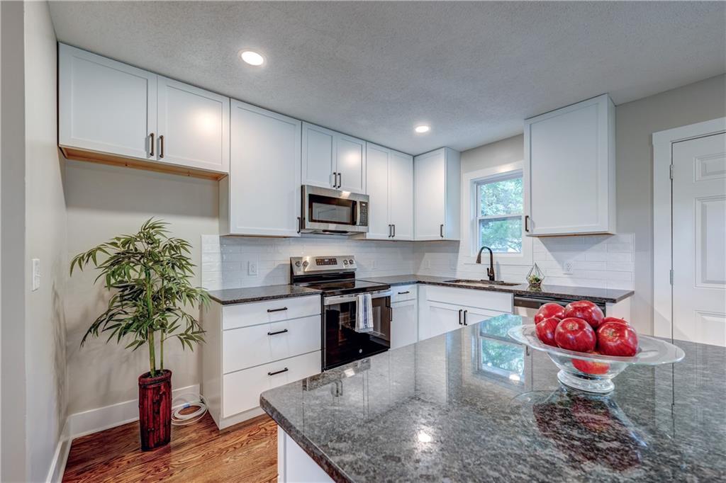 Homes for sale in Olathe, KS | 1413 E Ridgeway Dr, Olathe, KS 66061 | MLS# 2565534