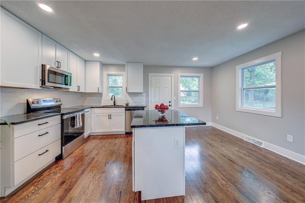 Homes for sale in Olathe, KS | 1413 E Ridgeway Dr, Olathe, KS 66061 | MLS# 2565534