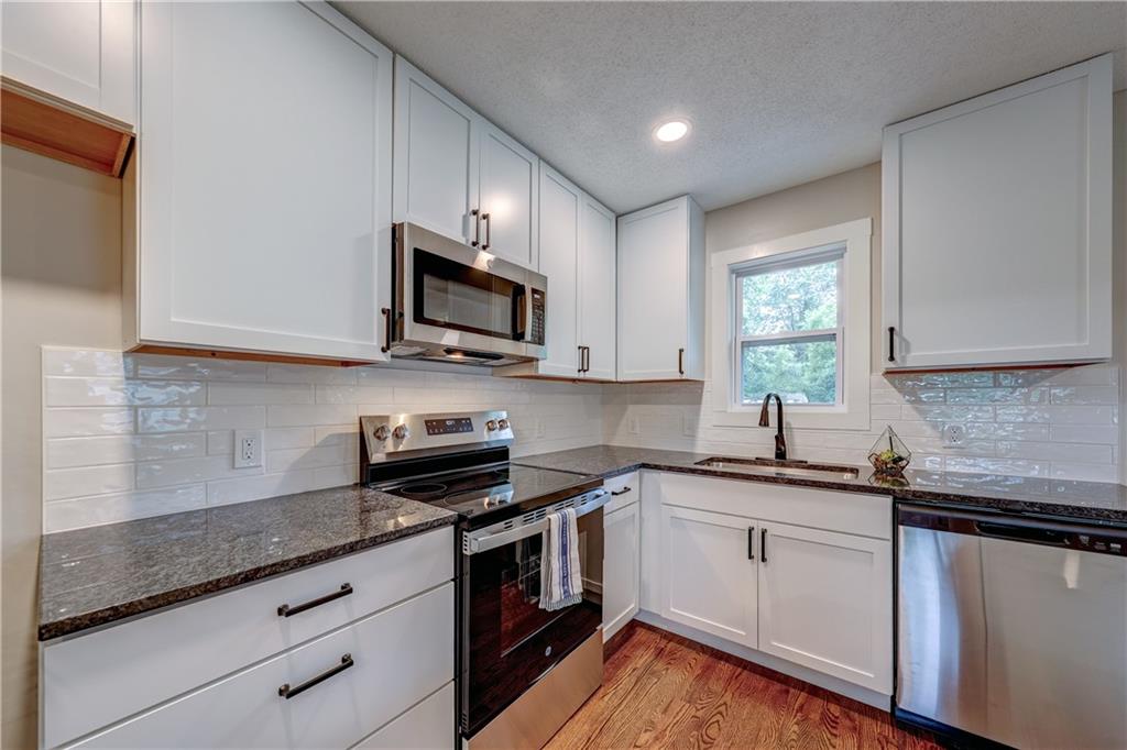 Homes for sale in Olathe, KS | 1413 E Ridgeway Dr, Olathe, KS 66061 | MLS# 2565534