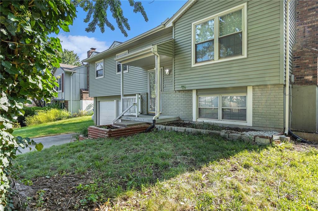 Homes for sale in Olathe, KS | 12617 S Locust St, Olathe, KS 66062 | MLS# 2565843