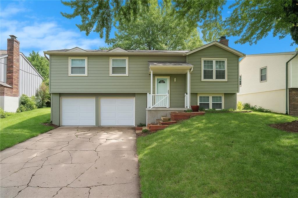 Homes for sale in Olathe, KS | 12617 S Locust St, Olathe, KS 66062 | MLS# 2565843