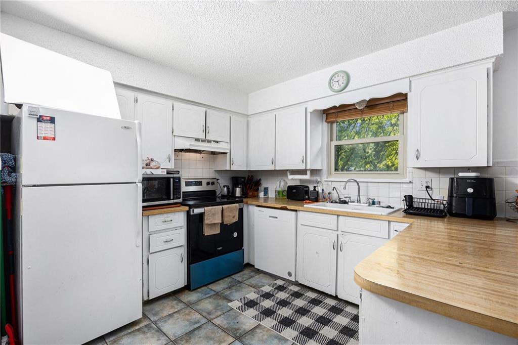 Homes for sale in Olathe, KS | 12617 S Locust St, Olathe, KS 66062 | MLS# 2565843