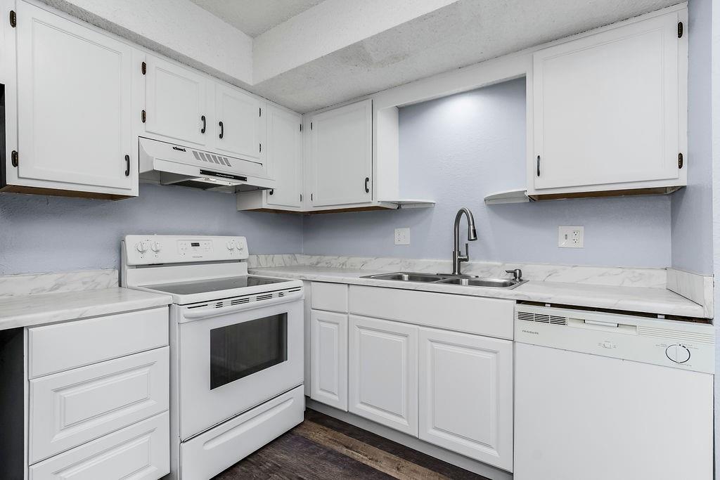 Homes for sale in Blue Springs, MO | 570 Nw Valleybrook Rd, Blue Springs, MO 64014 | MLS# 2567087