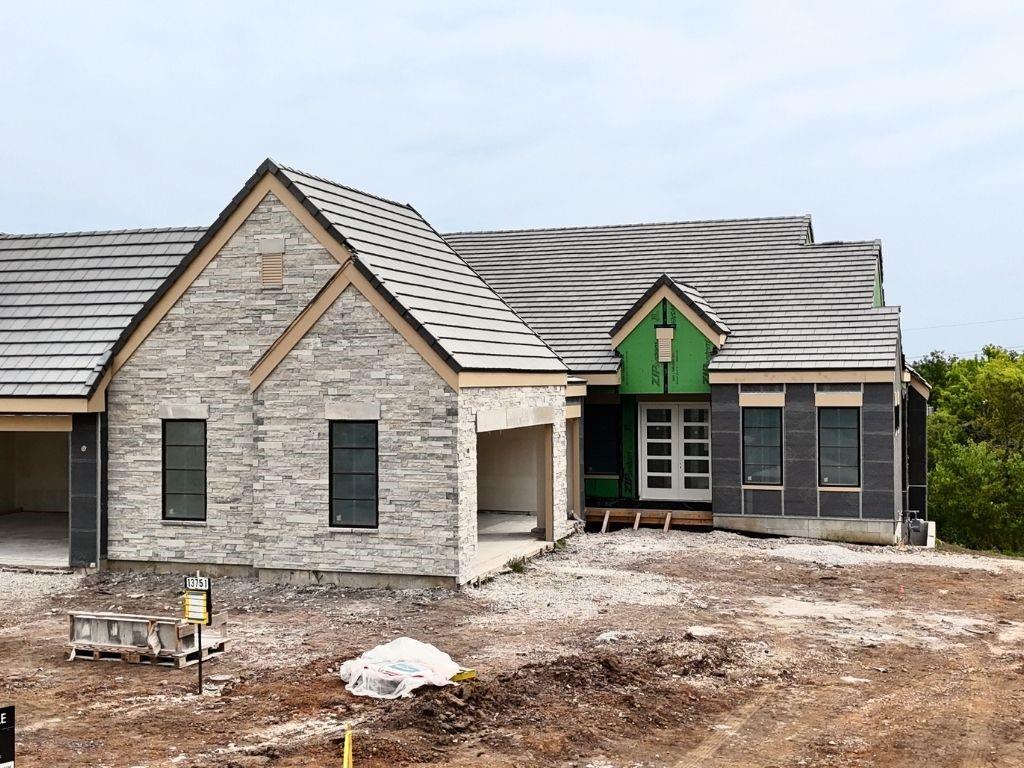 Homes for sale in Leawood, KS | 13751 Pembroke Ln, Leawood, KS 66224 | MLS# 2569393