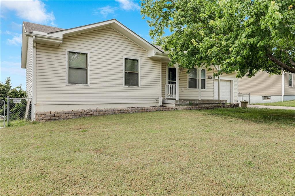 Homes for sale in Harrisonville, MO | 616 Silver Maple Dr, Harrisonville, MO 64701 | MLS# 2573953