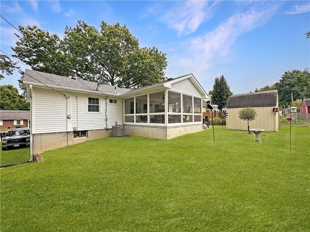 Homes for sale in Lexington, MO | 512 Country Club Rd, Lexington, MO 64067 | MLS# 2574301