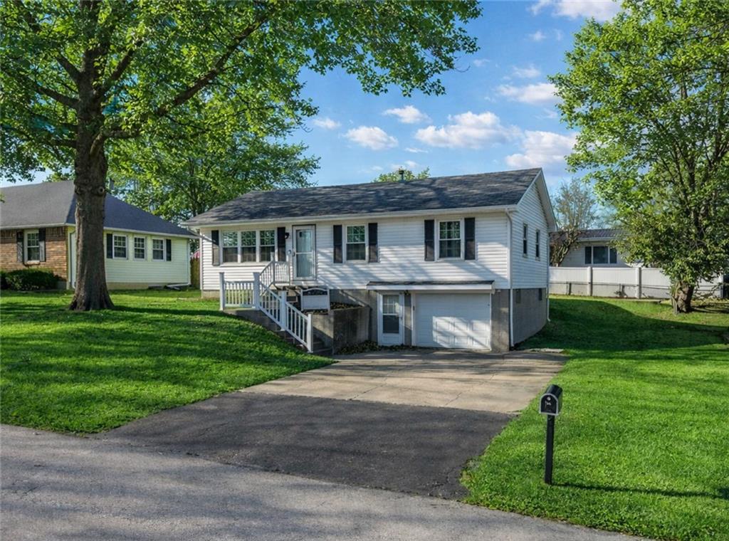 Homes for sale in Lexington, MO | 512 Country Club Rd, Lexington, MO 64067 | MLS# 2574301