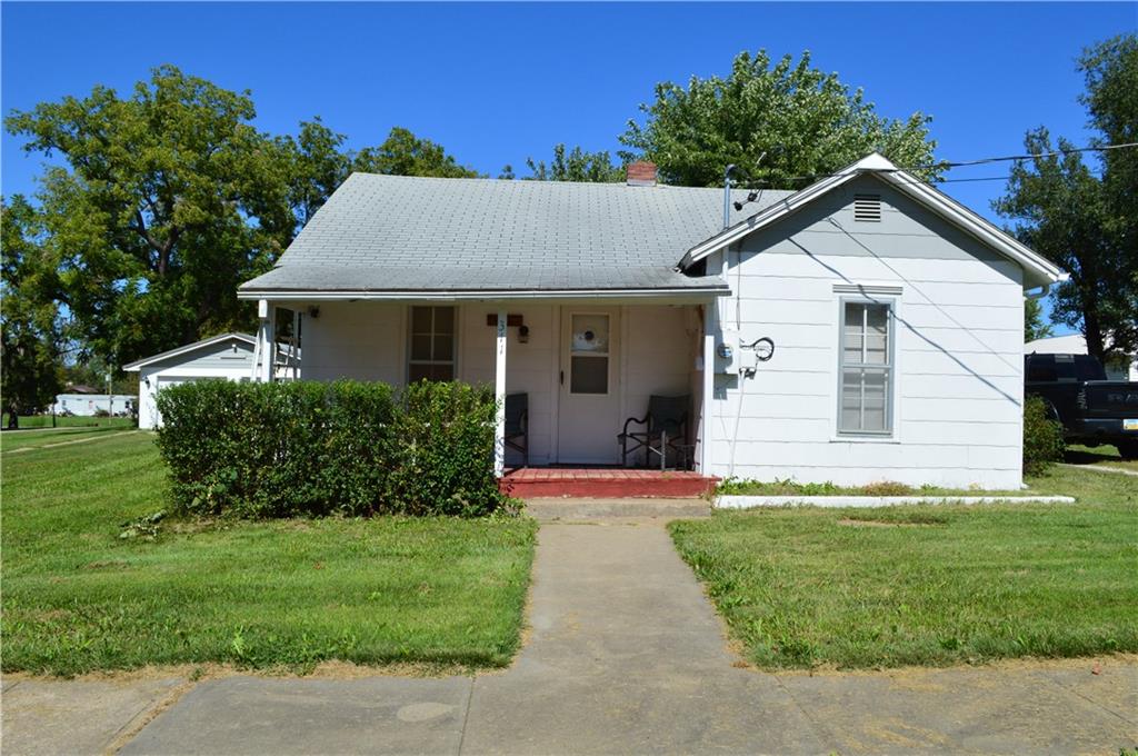 Homes for sale in Lyndon, KS | 311 E 8Th St, Lyndon, KS 66451 | MLS# 2576997