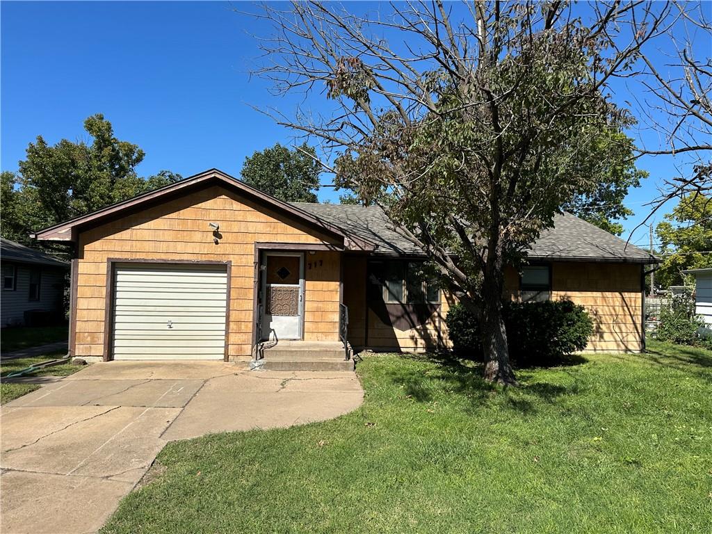 Homes for sale in Salina, KS | 717 Morningside Dr, Salina, KS 67401 | MLS# 2577802