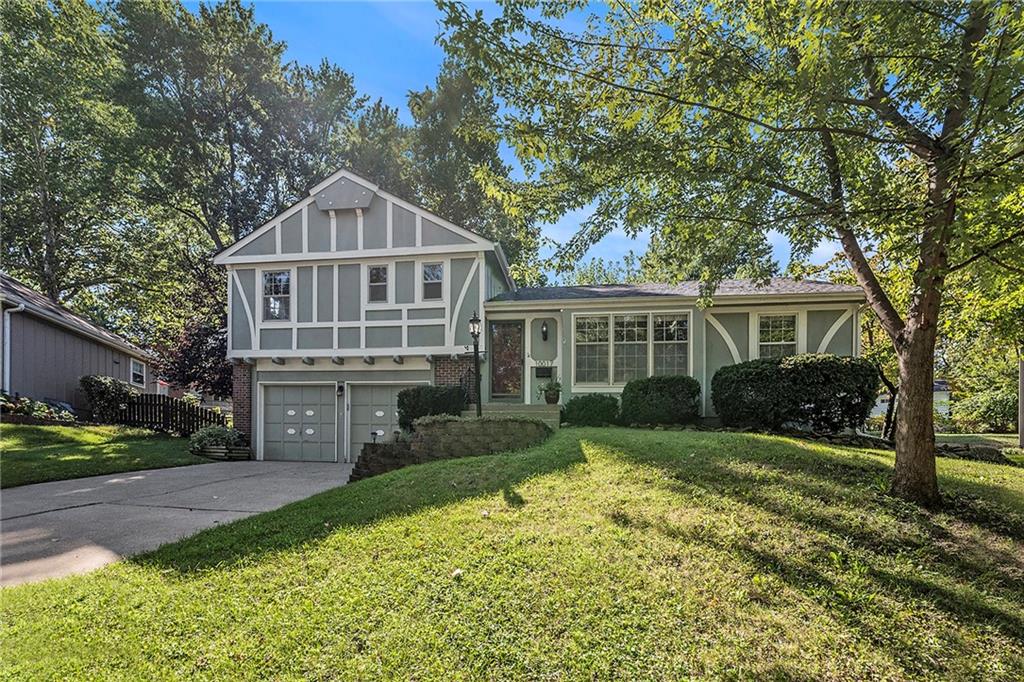 Homes for sale in Merriam, KS | 10017 W 68Th St, Merriam, KS 66203 | MLS# 2577924