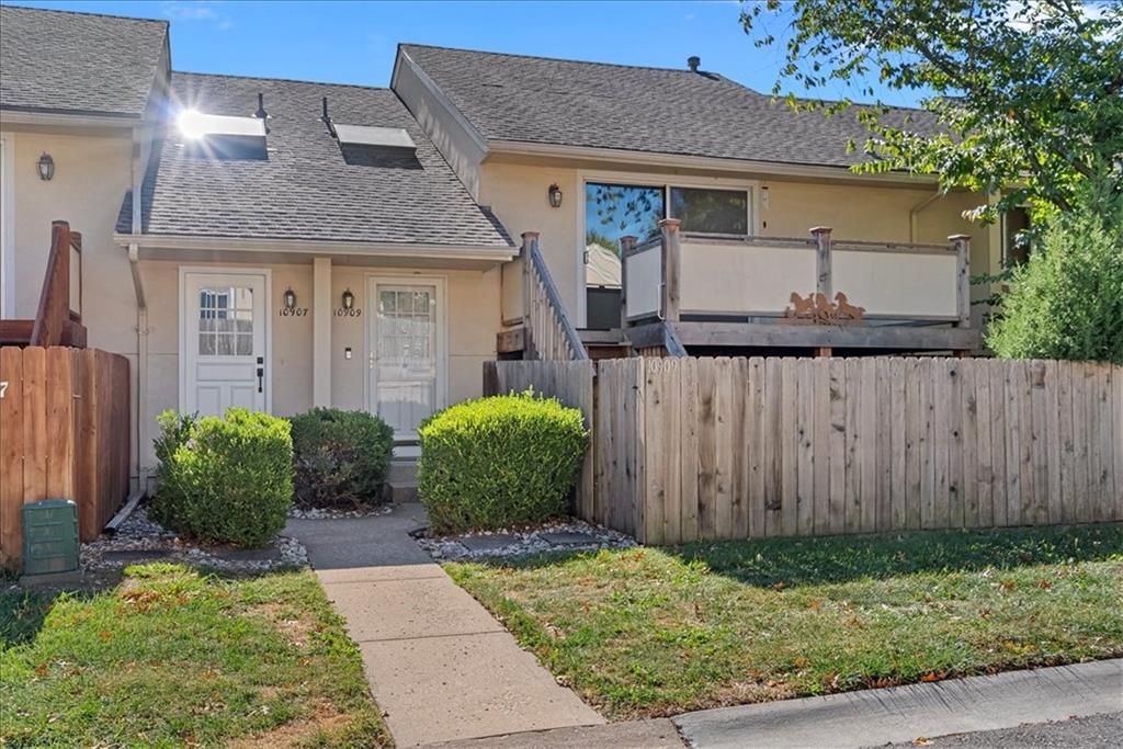 Homes for sale in Overland Park, KS | 10909 Gillette St, Overland Park, KS 66210 | MLS# 2578992