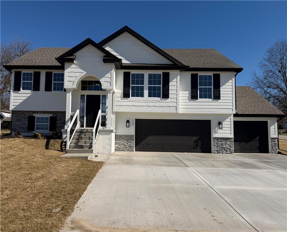 Homes for sale in Kearney, MO | 1209 Noah Ln, Kearney, MO 64060 | MLS# 2584069