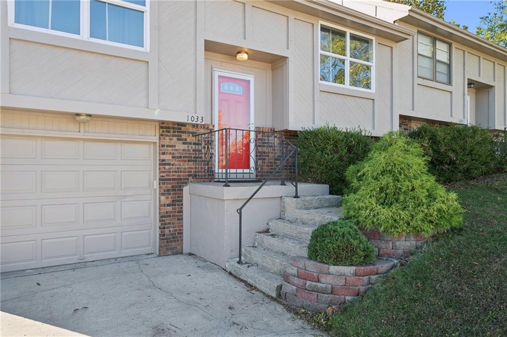 Homes for sale in Olathe, KS | 1033 E Huntington Pl, Olathe, KS 66061 | MLS# 2584269