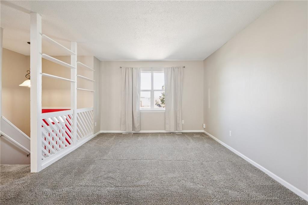 Homes for sale in Olathe, KS | 1033 E Huntington Pl, Olathe, KS 66061 | MLS# 2584269