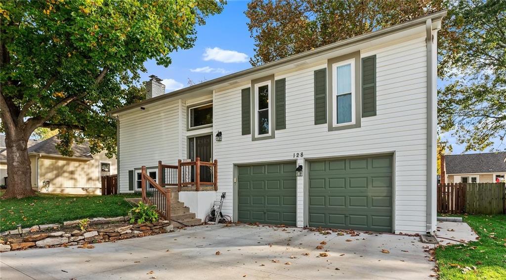 Homes for sale in Olathe, KS | 128 E Nelson Cir, Olathe, KS 66061 | MLS# 2585232