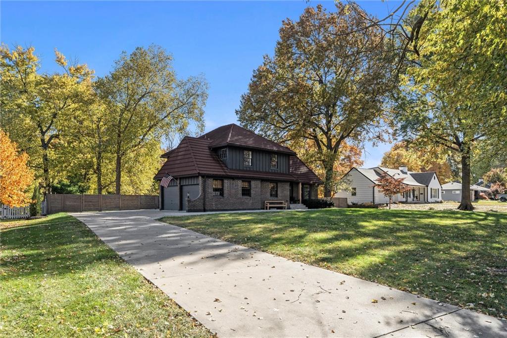 Homes for sale in Kansas City, MO | 11301 Wornall Ter, Kansas City, MO 64114 | MLS# 2585268