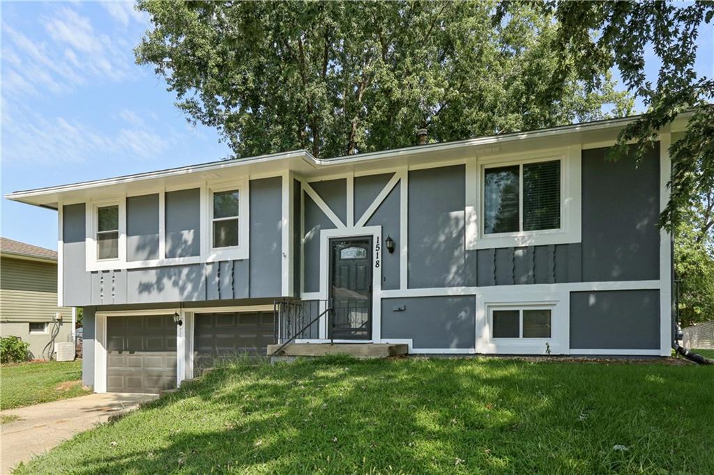 3rd image of 1518 Se 15Th Pl, Oak Grove, MO 64075 | MLS# 2586820