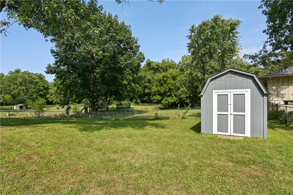 30th image of 1518 Se 15th Pl, Oak Grove, MO 64075 | MLS# 2586820