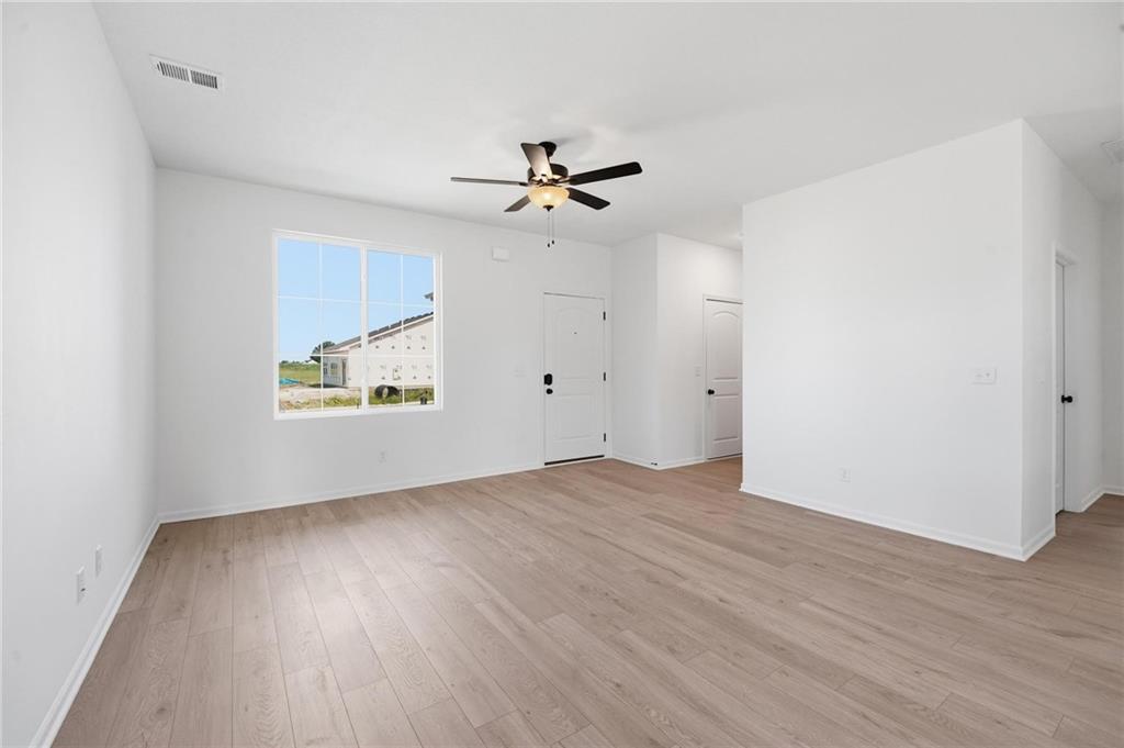 3rd image of 3024 Nw 96Th Ter, Kansas City, MO 64154 | MLS# 2586928