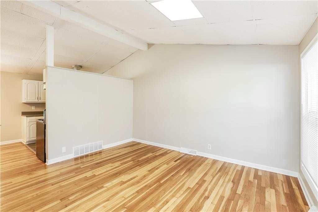 Homes for sale in Liberty, MO | 915 S Prairie St, Liberty, MO 64068 | MLS# 2586984