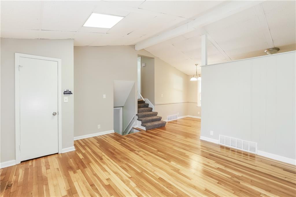 Homes for sale in Liberty, MO | 915 S Prairie St, Liberty, MO 64068 | MLS# 2586984