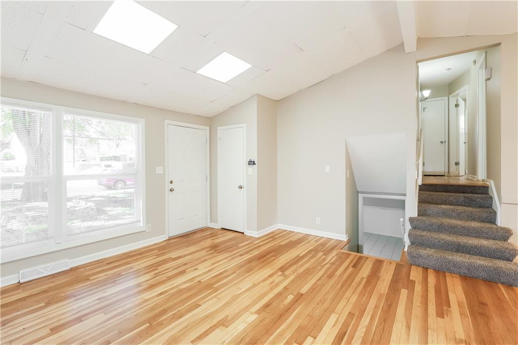 Homes for sale in Liberty, MO | 915 S Prairie St, Liberty, MO 64068 | MLS# 2586984