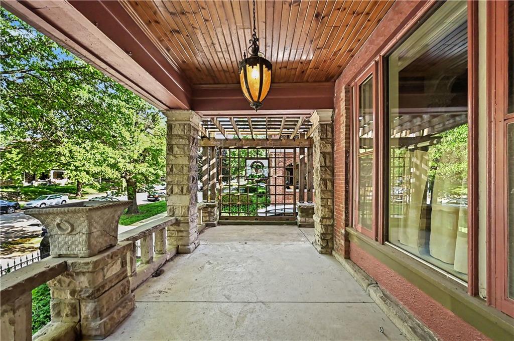 Homes for sale in Kansas City, MO | 425 Gladstone Blvd, Kansas City, MO 64124 | MLS# 2588080