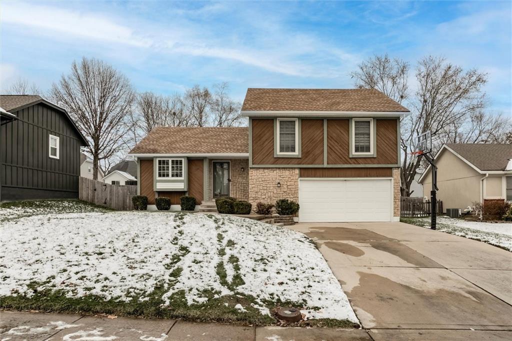 Homes for sale in Lenexa, KS | 13328 W 104th St, Lenexa, KS 66215 | MLS# 2589979