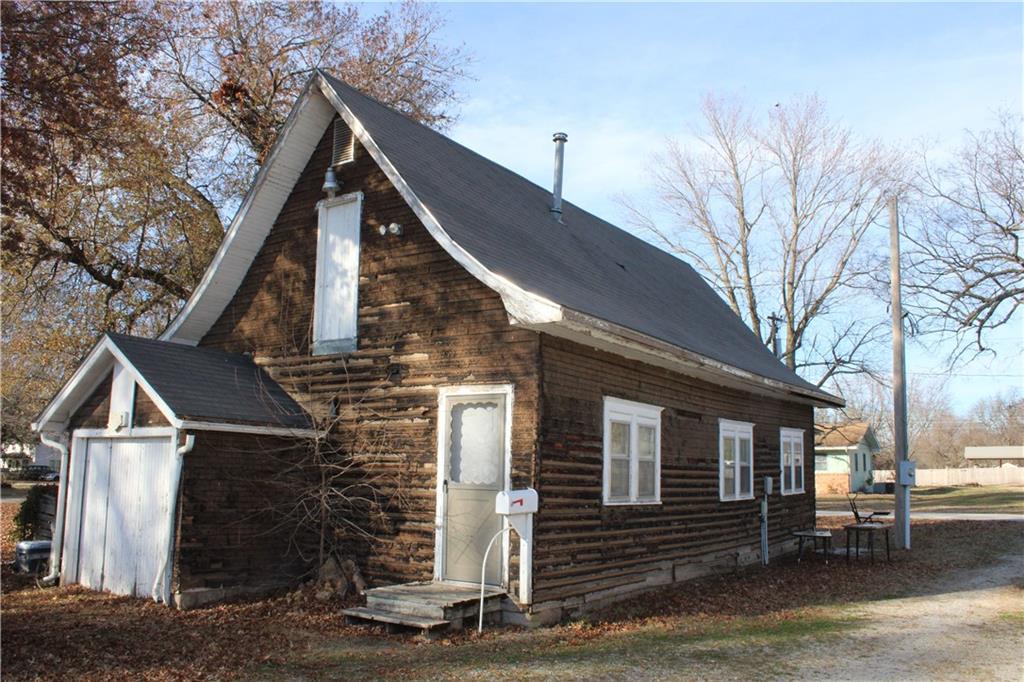 Homes for sale in Girard, KS | 401 S Carbon St, Girard, KS 66743 | MLS# 2589992