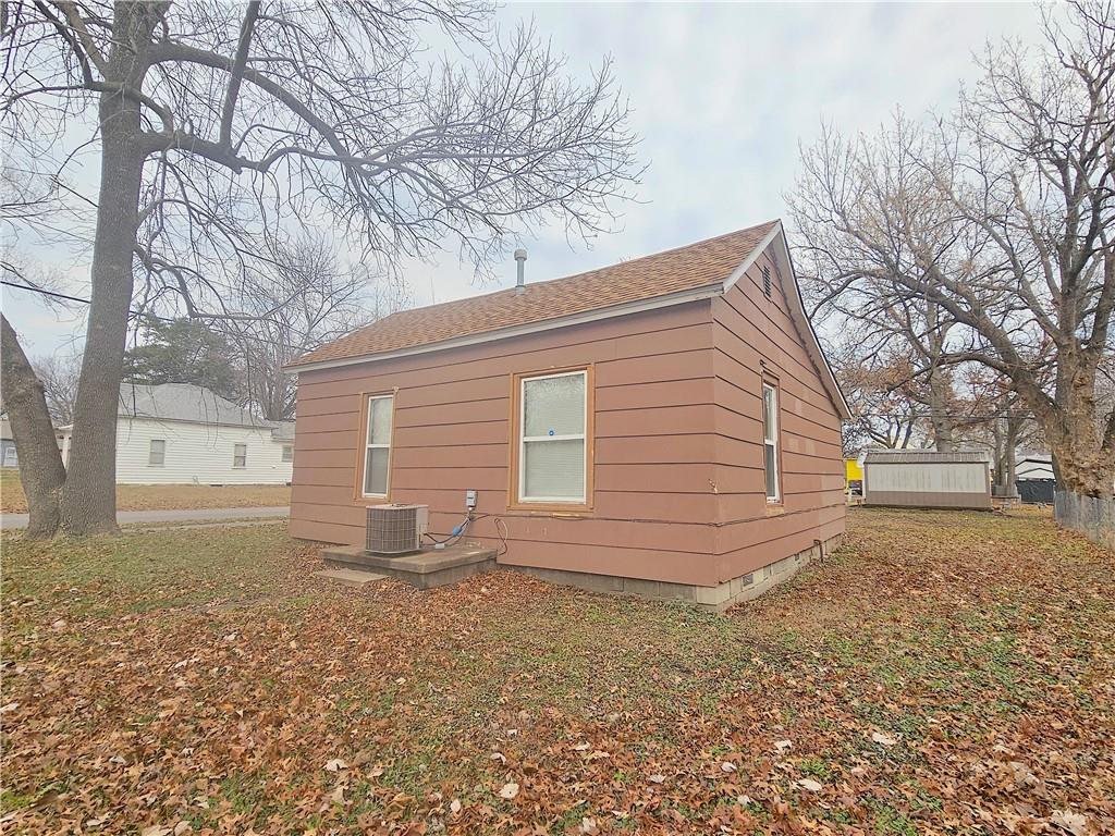 Homes for sale in Iola, KS | 301 S Third St, Iola, KS 66749 | MLS# 2591114