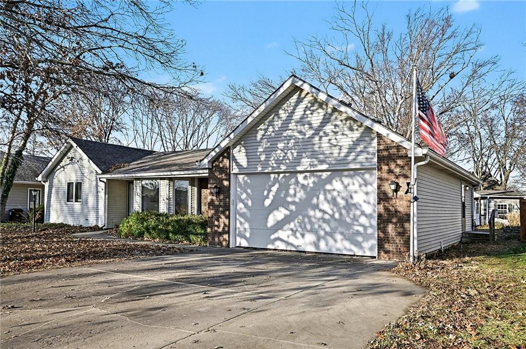 Homes for sale in Lawrence, KS | 2709 Lawrence Ave, Lawrence, KS 66047 | MLS# 2592184