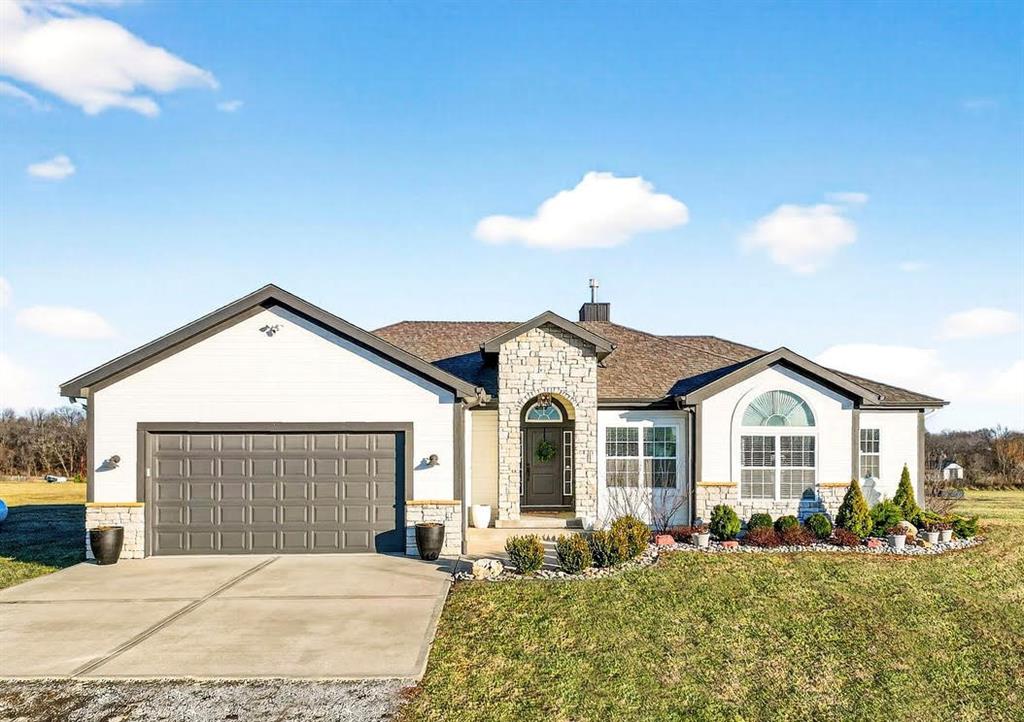 Homes for sale in Lathrop, MO | 5199 Se Fox Run Rd, Lathrop, MO 64465 | MLS# 2592393