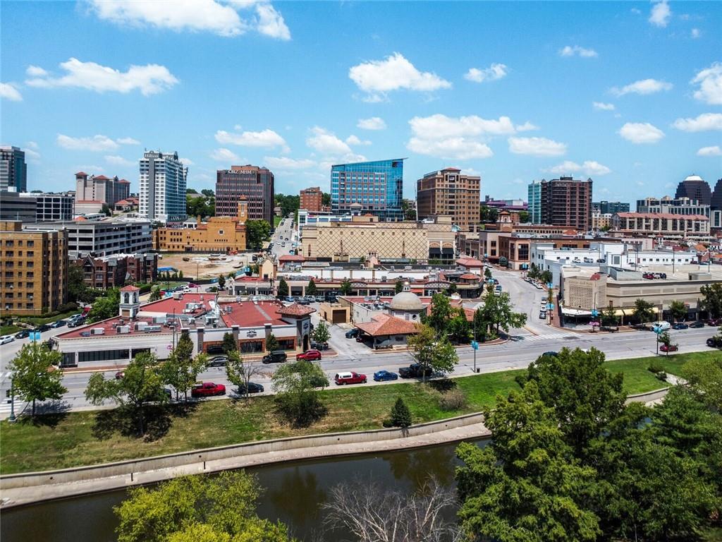 Homes for sale in Kansas City, MO | 433 Ward Pkwy #1 S, Kansas City, MO 64112 | MLS# 2592422