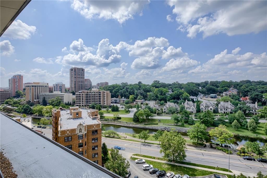 2nd image of 803 W 48Th St, Kansas City, MO 64112
