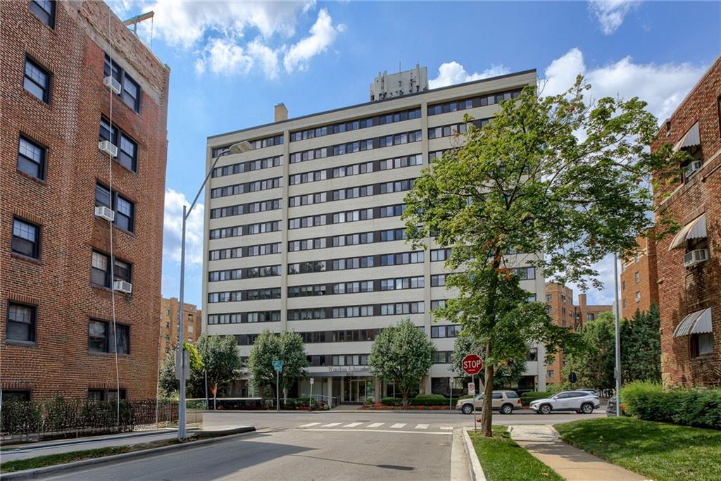 2nd image of 803 W 48th St #402, Kansas City, MO 64112 | MLS# 2593168
