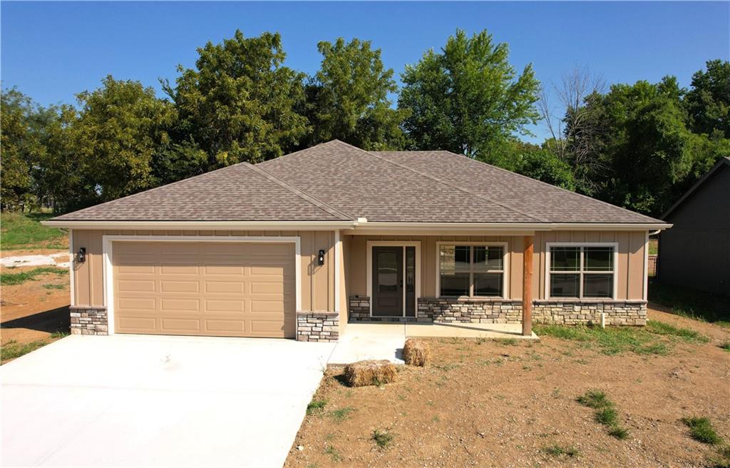 Photo 2 of Single family home for sale at 1322 Kristie Cir, Excelsior Springs, MO 64024 | MLS# 2595462 | Listing updated on 2026-09-03