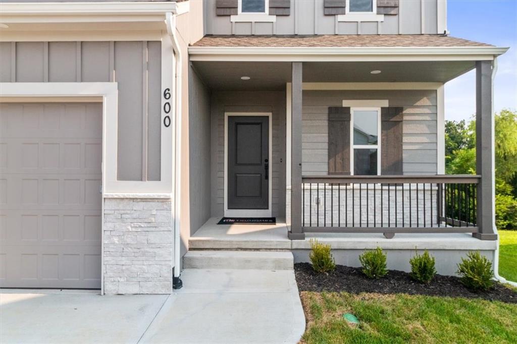 2nd image of 600 Sw Valley Dr, Grain Valley, MO 64029 | MLS# 2596412