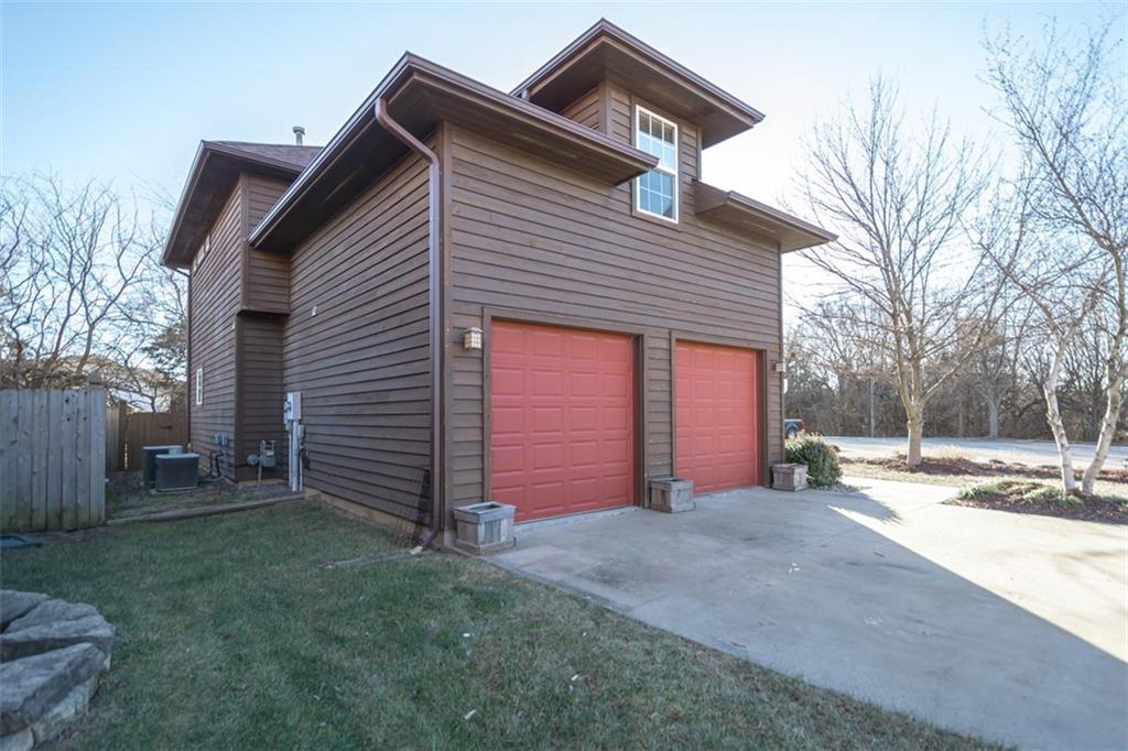 Homes for sale in Baldwin City, KS | 605 Parkside Ct, Baldwin City, KS 66006 | MLS# 2596905