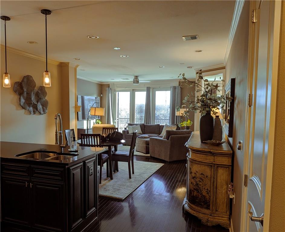 Homes for sale in Leawood, KS | 10531 Mission Rd #204B, Leawood, KS 66206 | MLS# 2597416