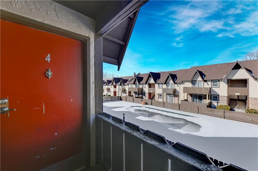 Homes for sale in Overland Park, KS | 6228 Robinson St #4, Overland Park, KS 66202 | MLS# 2598222